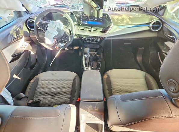 KL77LHEP4TC011058 2026 CHEVROLET TRAX Gray Առջևի վահանակի տեսք