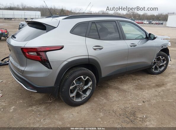 KL77LHEP8SC278315 2025 CHEVROLET TRAX Серый Задняя правая четверть