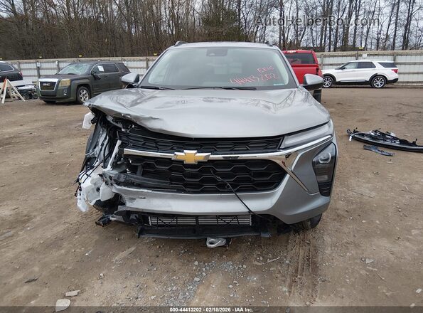 KL77LHEP8SC278315 2025 CHEVROLET TRAX Серый Вид задней части салона