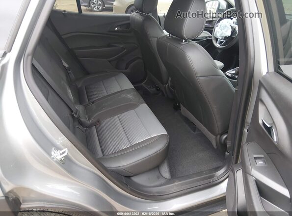 KL77LHEP8SC278315 2025 CHEVROLET TRAX Серый Вид наклейки с VIN-кодом