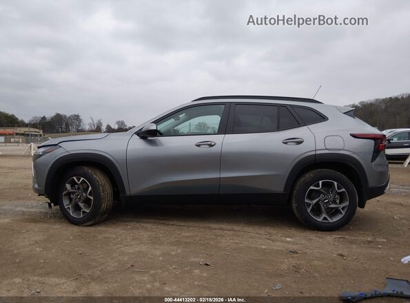 KL77LHEP8SC278315 2025 CHEVROLET TRAX Серый 