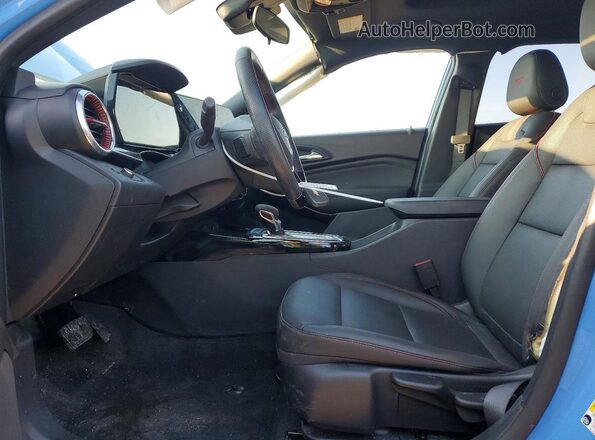 KL77LJE21RC182242 2024 CHEVROLET TRAX Синий Вид салона спереди
