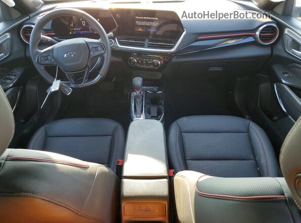 KL77LJE21RC182242 2024 CHEVROLET TRAX Синий Вид панели приборов