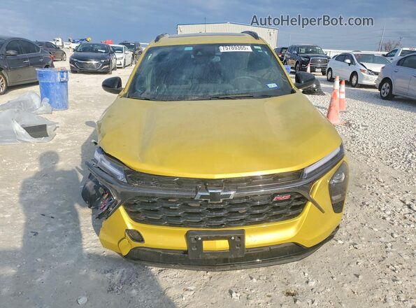 KL77LJEP6SC189351 2025 CHEVROLET TRAX Желтый Вид спереди