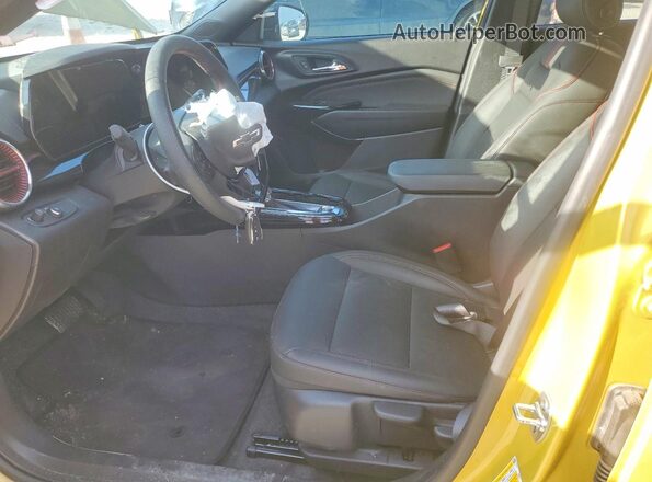 KL77LJEP6SC189351 2025 CHEVROLET TRAX Желтый Вид салона спереди