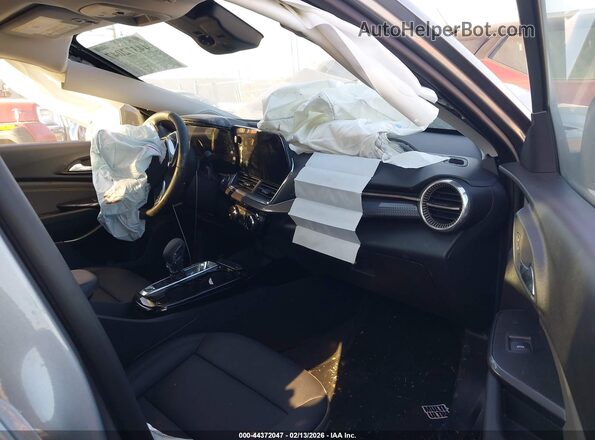 KL77LKEP4TC016547 2026 CHEVROLET TRAX Gray Vista interior delantera