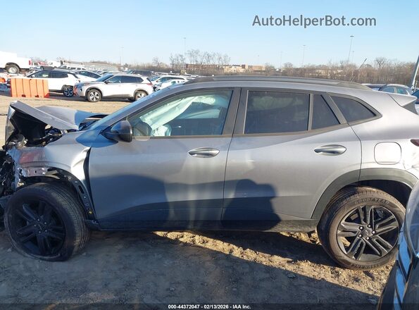 KL77LKEP4TC016547 2026 CHEVROLET TRAX Gray Vista interior trasera
