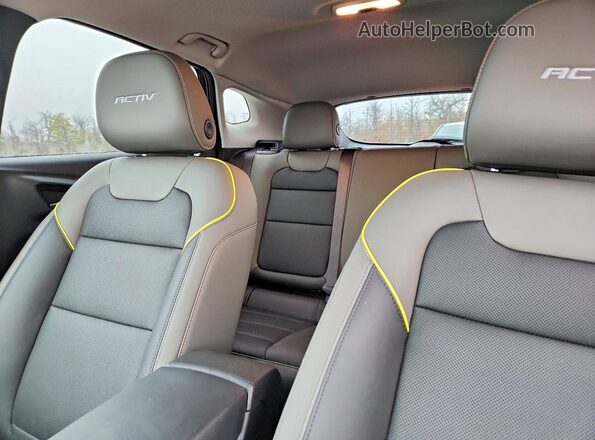 KL77LKEP8TC003185 2026 CHEVROLET TRAX Черный Вид задних сидений