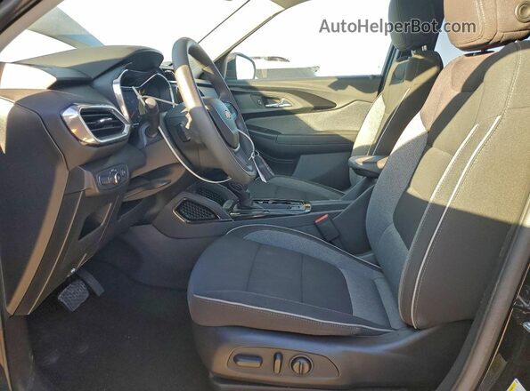 KL79MPS28PB051289 2023 CHEVROLET TRAILBLAZER Черный Вид салона спереди