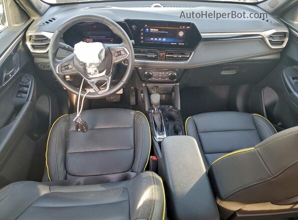KL79MSSL6RB178086 2024 CHEVROLET TRAILBLAZER Серебряный Вид панели приборов