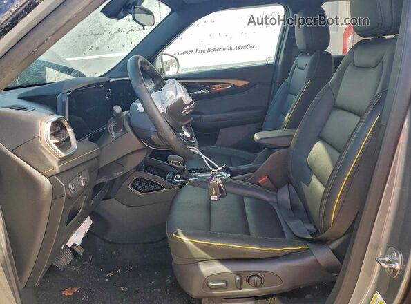 KL79MSSL6RB178086 2024 CHEVROLET TRAILBLAZER Серебряный Вид салона спереди