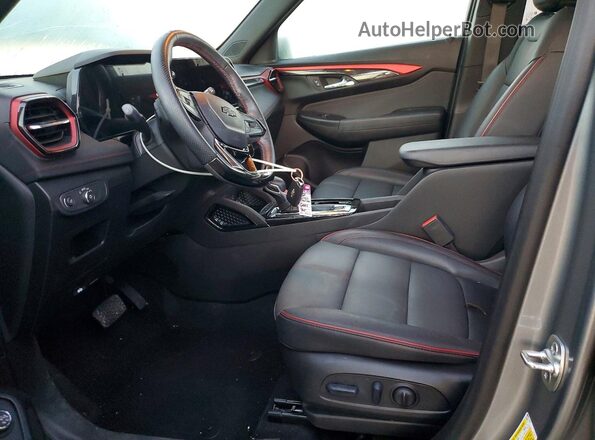 KL79MTSL1SB044579 2025 CHEVROLET TRAILBLAZER Silver Widok wnętrza z przodu