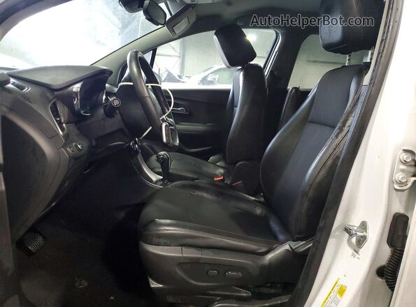 KL7CJLSB0JB629044 2018 CHEVROLET TRAX White Widok wnętrza z przodu