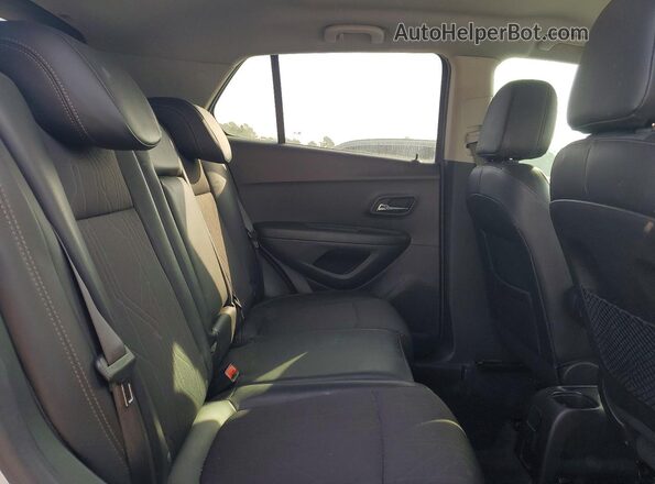 KL7CJLSB0MB342386 2021 CHEVROLET TRAX Серебряный Вид задней части салона