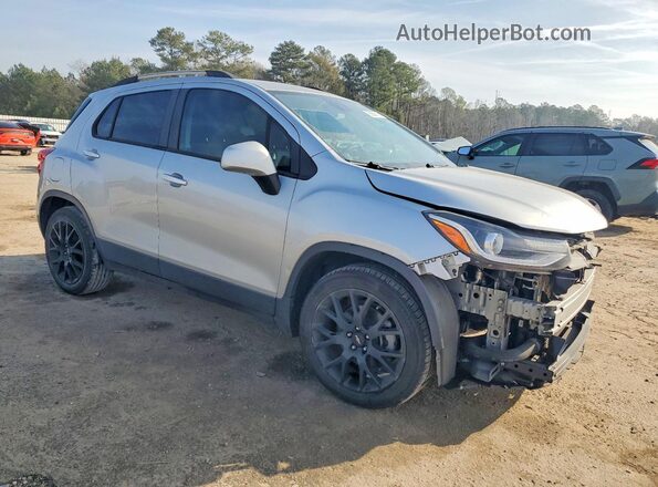 KL7CJLSB0MB342386 2021 CHEVROLET TRAX Серебряный Передняя правая четверть
