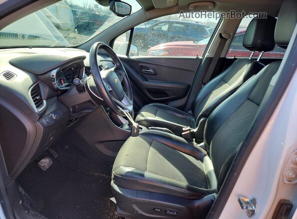 KL7CJLSB2KB963917 2019 CHEVROLET TRAX White Вид салону спереду