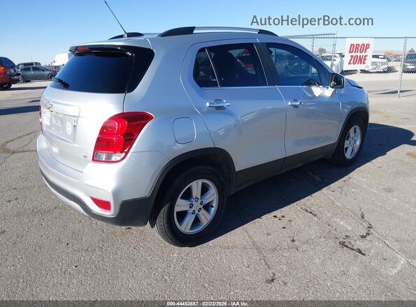 KL7CJLSB3JB698472 2018 CHEVROLET TRAX Серебряный Задняя правая четверть