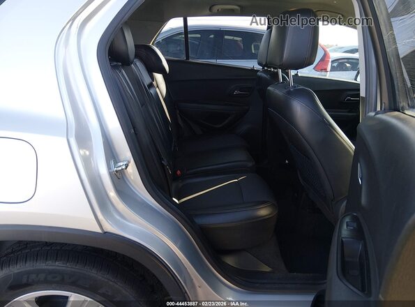 KL7CJLSB3JB698472 2018 CHEVROLET TRAX Серебряный Вид наклейки с VIN-кодом