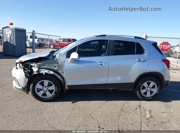 KL7CJLSB3JB698472 2018 CHEVROLET TRAX Серебряный 