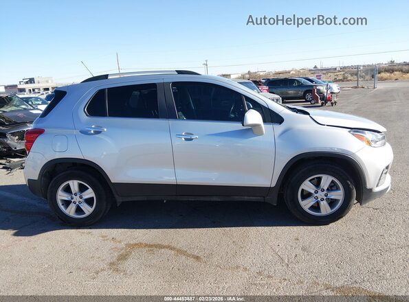 KL7CJLSB3JB698472 2018 CHEVROLET TRAX Серебряный Панорамный вид салона 360°