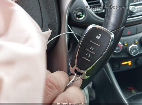 KL7CJPSB2LB007362 2020 CHEVROLET TRAX Серебряный Вид панели приборов
