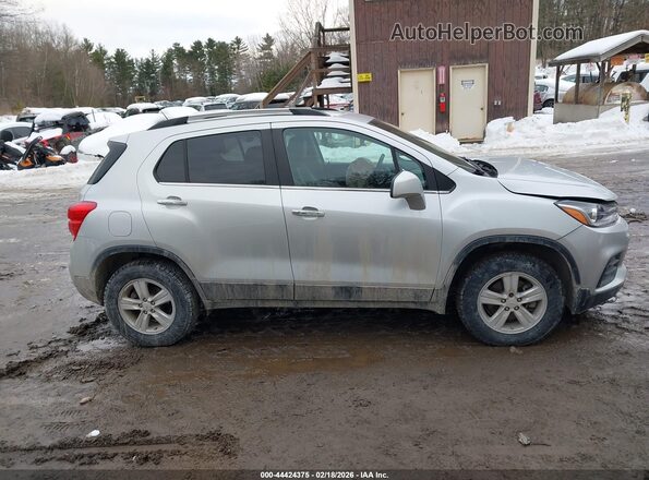 KL7CJPSB2LB007362 2020 CHEVROLET TRAX Серебряный Вид задней части салона