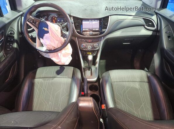 KL7CJPSM0NB523949 2022 CHEVROLET TRAX Черный Вид панели приборов