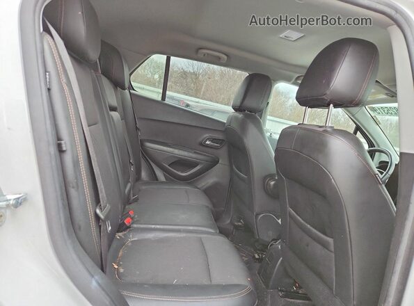 KL7CJPSM2NB505355 2022 CHEVROLET TRAX White Вид задніх сидінь