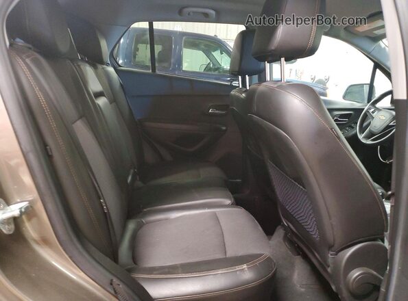 KL7CJPSM4MB371396 2021 CHEVROLET TRAX Коричневый Вид задней части салона