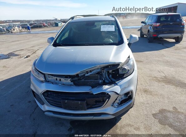KL7CJPSM4NB518608 2022 CHEVROLET TRAX Серебряный Вид спереди