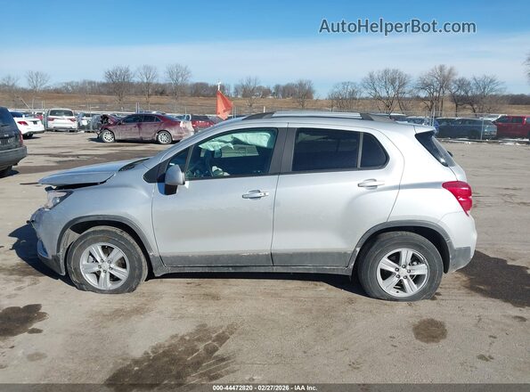 KL7CJPSM4NB518608 2022 CHEVROLET TRAX Серебряный Панорамный вид салона 360°