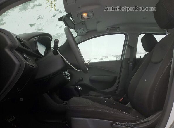 KL8CB6SA4JC449108 2018 CHEVROLET SPARK Белый Вид салона спереди