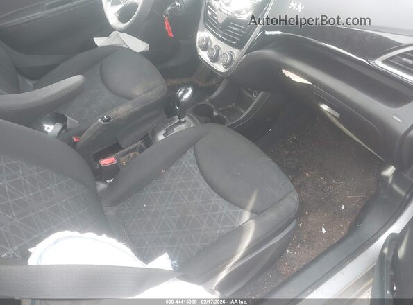 KL8CD6SA0LC479123 2020 CHEVROLET SPARK Серебряный Вид салона спереди
