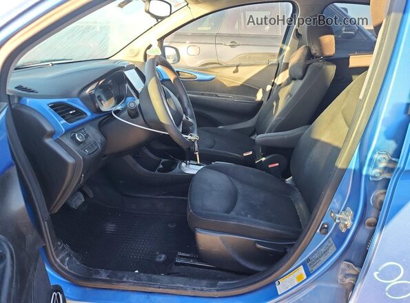 KL8CD6SA5HC759739 2017 CHEVROLET SPARK Синий Вид салона спереди