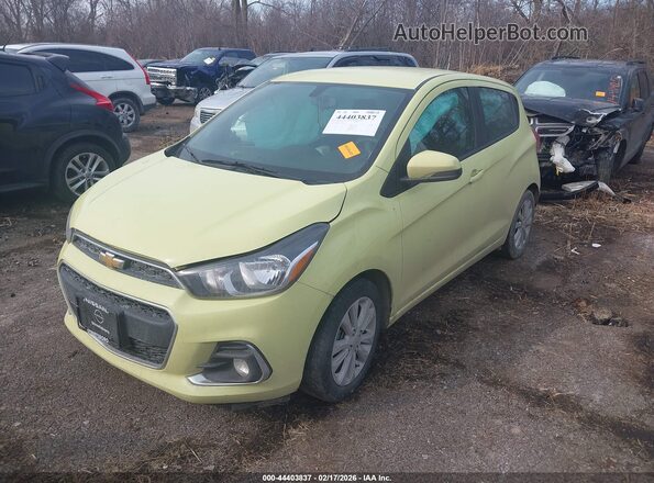 KL8CD6SA9JC424831 2018 CHEVROLET SPARK Желтый Передняя левая четверть