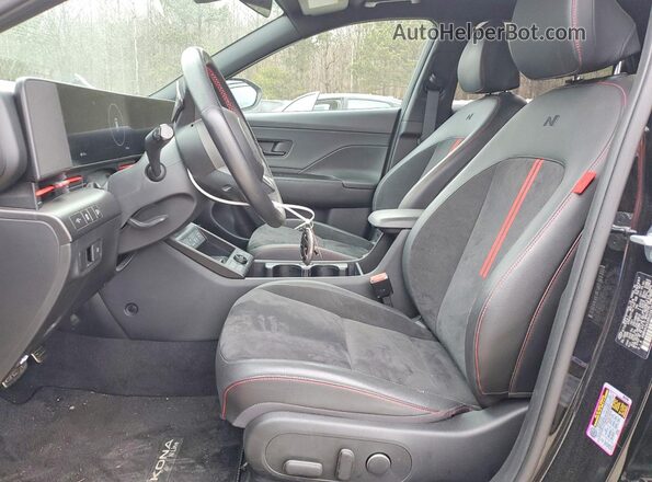 KM8HA3A3XRU034782 2024 HYUNDAI KONA Черный Вид салона спереди