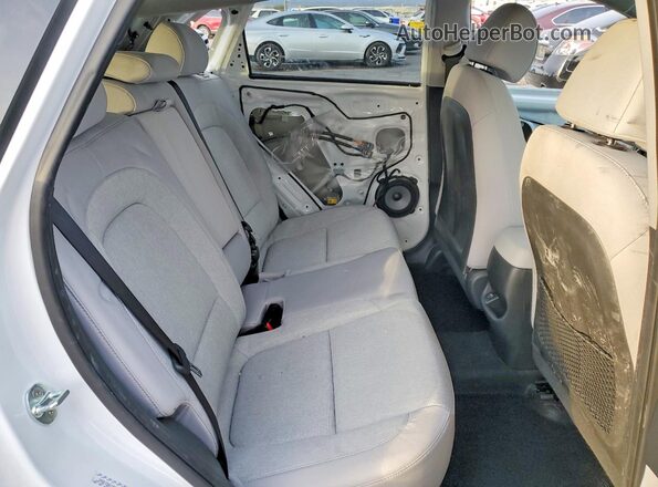 KM8K33AG1PU168340 2023 HYUNDAI KONA Белый Вид задней части салона