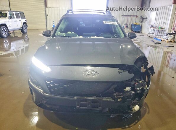 KM8K3CAB4PU982812 2023 HYUNDAI KONA Серый Вид спереди