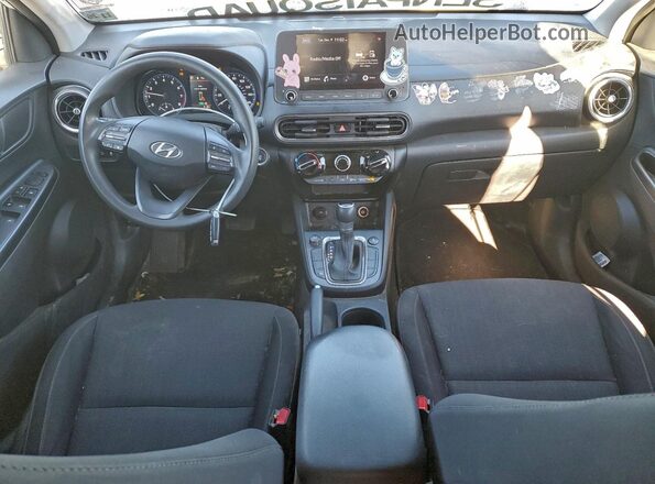 KM8K6CAB0NU832202 2022 HYUNDAI KONA Белый Вид панели приборов