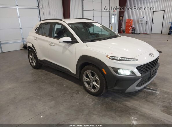 KM8K6CAB0NU874742 2022 HYUNDAI KONA Белый Передняя правая четверть
