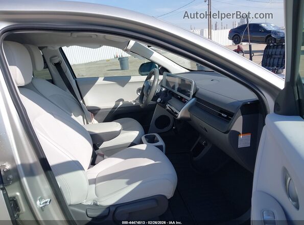 KM8KN4AE2PU145292 2023 HYUNDAI IONIQ 5 Silver Widok wnętrza z przodu