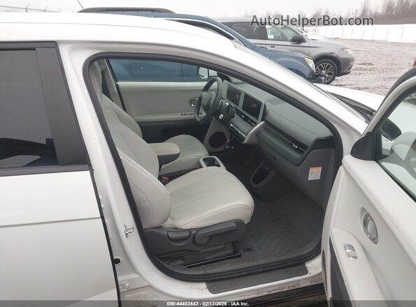 KM8KNDAF7PU181987 2023 HYUNDAI IONIQ 5 Белый Вид салона спереди