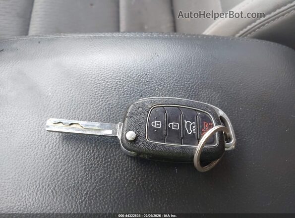 KM8SMDHFXKU305669 2019 HYUNDAI SANTA FE XL Серебряный Вид панели приборов