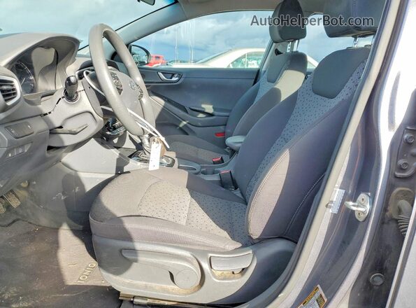 KMHC65LC0HU022255 2017 HYUNDAI IONIQ Серый Вид салона спереди