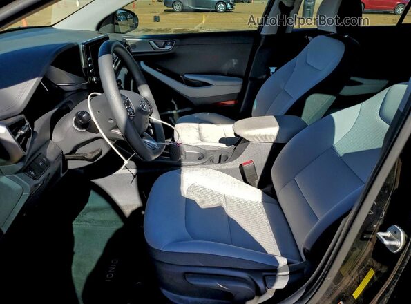KMHC65LC0NU283073 2022 HYUNDAI IONIQ Черный Вид салона спереди