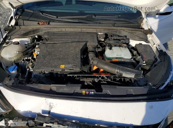 KMHC65LC4HU042153 2017 HYUNDAI IONIQ White Widok wnętrza z tyłu