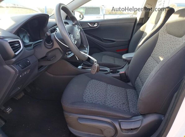 KMHC65LC4HU042153 2017 HYUNDAI IONIQ White Widok wnętrza z przodu