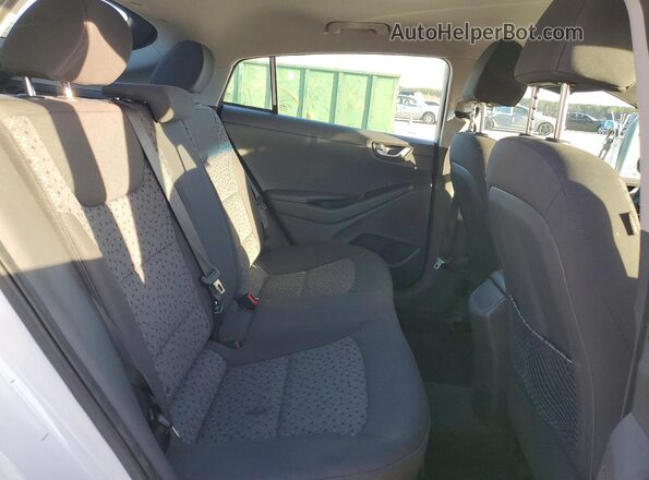 KMHC65LC4HU042153 2017 HYUNDAI IONIQ White Widok tylnych siedzeń