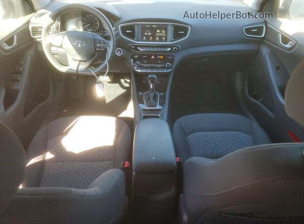 KMHC65LC7JU065447 2018 HYUNDAI IONIQ Silver Widok deski rozdzielczej