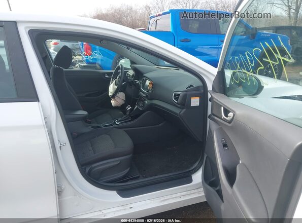 KMHC65LC8JU076229 2018 HYUNDAI IONIQ HYBRID White წინა სალონის ხედი